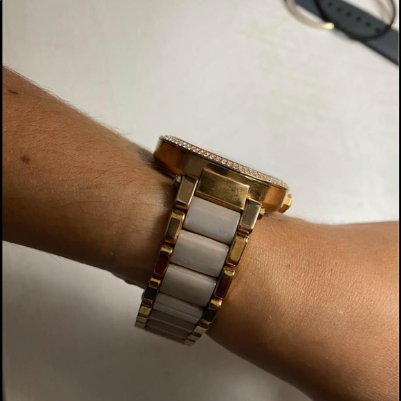 Michael Kors rose gold 39mm woman’s watch - Picture 4 of 5